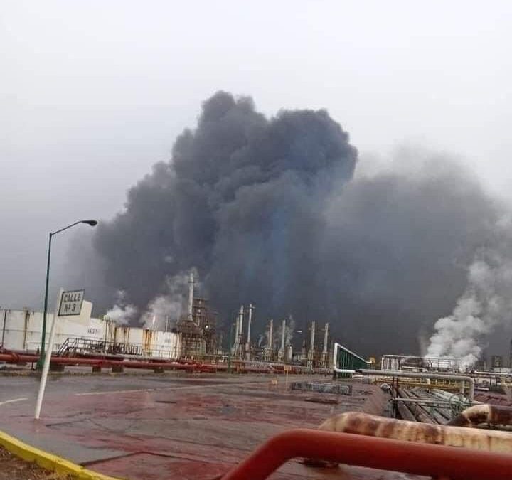 Bajo control incendio en la Refinería Antonio Dovalí Jaime, Salina Cruz