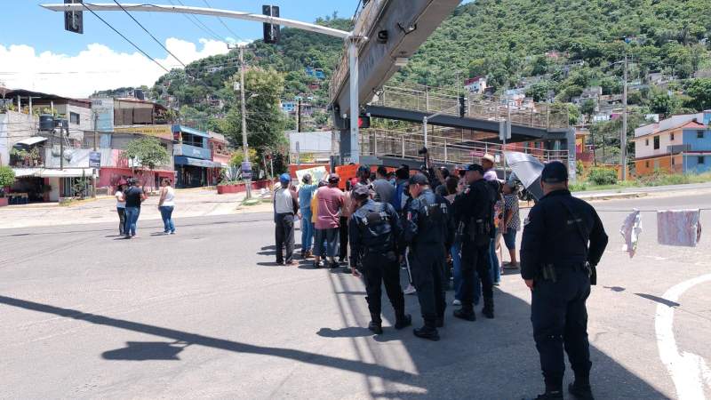 Cierran paso a la altura del Monumento a la Madre en Santa Rosa