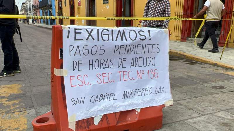 Maestros de la Escuela Secundaria Técnica 136 bloquean sobre Armenta y López