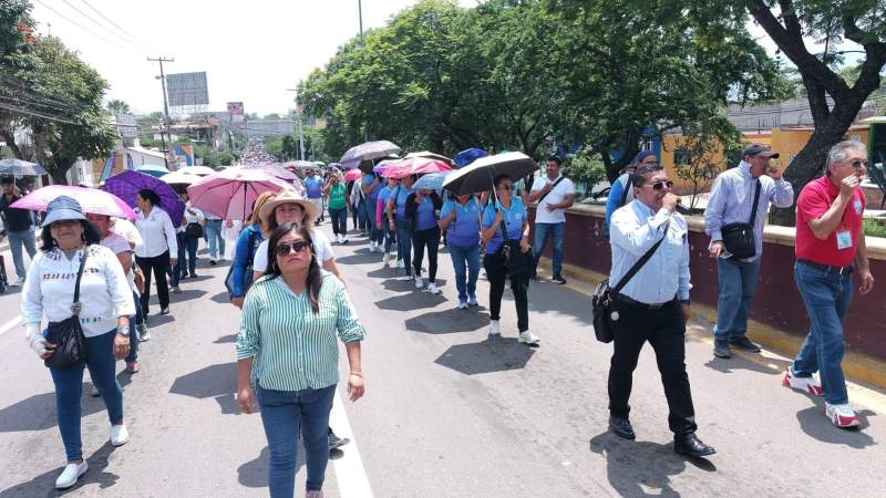 Marcha la Sección 22 en los Valles Centrales; van a mesa con el gobierno estatal y federal