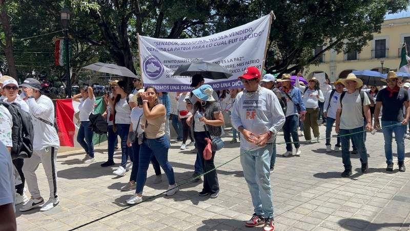 Trabajadores del Poder Judicial marchan en Oaxaca