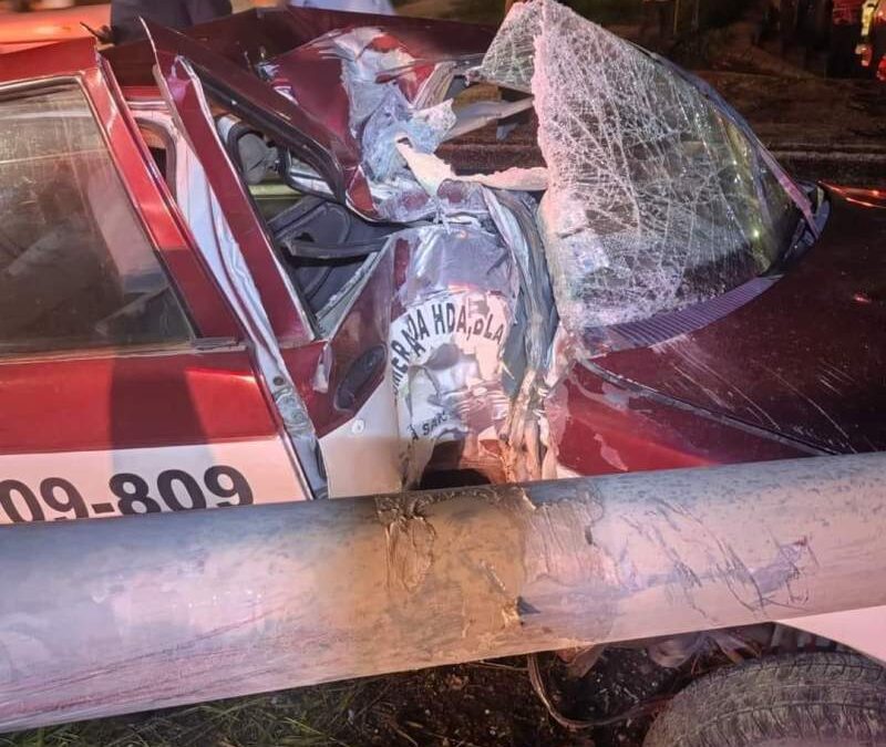 Una persona lesionada deja accidente de taxi en Pueblo Nuevo