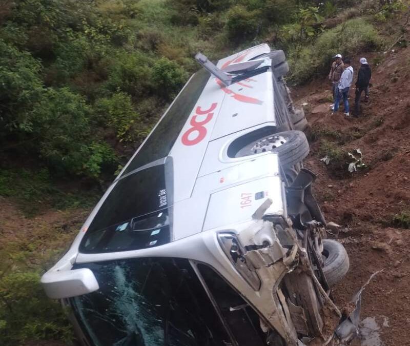 Tres personas lesionadas deja accidente de autobús OCC en Oaxaca