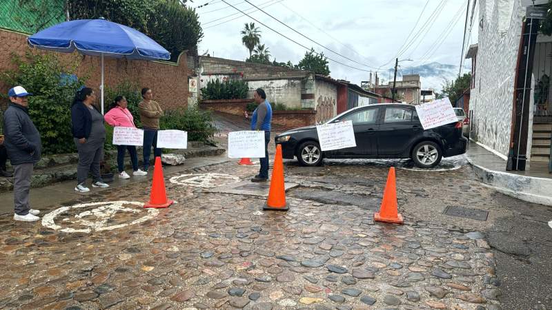 Vecinos protestan en el Barrio de Xochimilco con bloqueo de calles