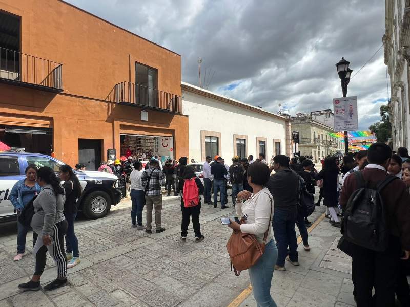 Alumnas del BECA se desvanecen en pleno Andador Turístico