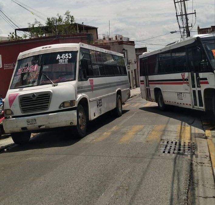 Bloquean elementos policiacos sobre Morelos y Crespo