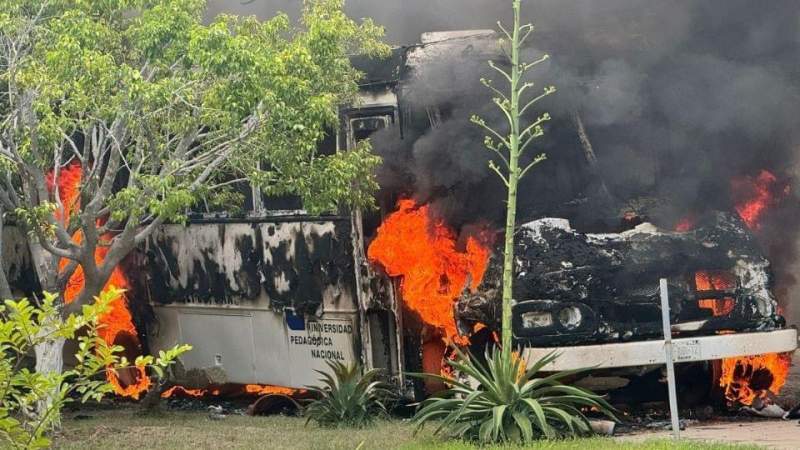Queman autobús en la UPN en Ciudad Ixtepec