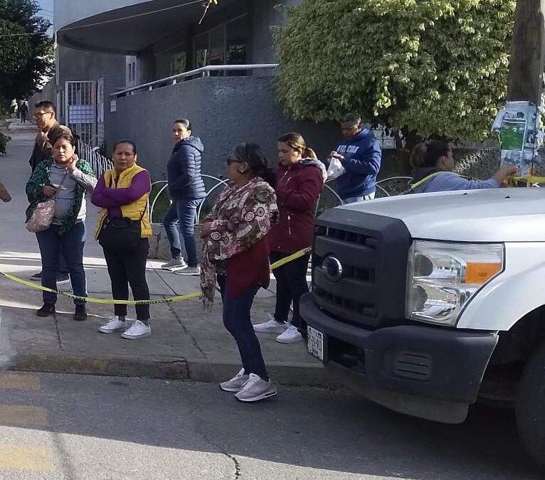 Trabajadores del IEEA bloquean calles en la Colonia Reforma para exigir derechos laborales