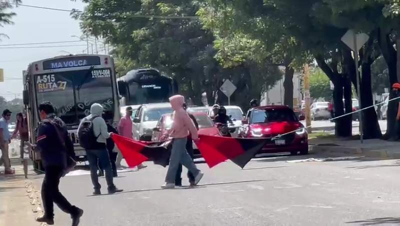 Estudiantes protestan por el alza de pasaje en la capital