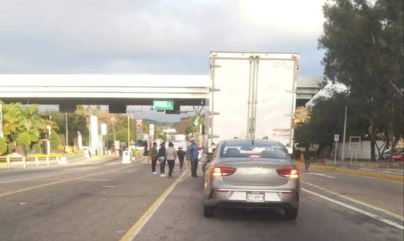 Amanece tomada la Caseta de Huitzo por manifestantes