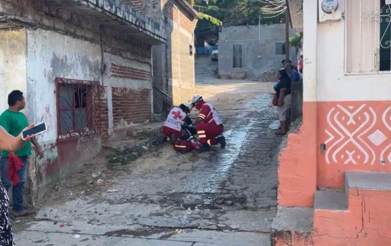 Mujer es atropellada por su compañero cuando repartían agua en Tehuantepec