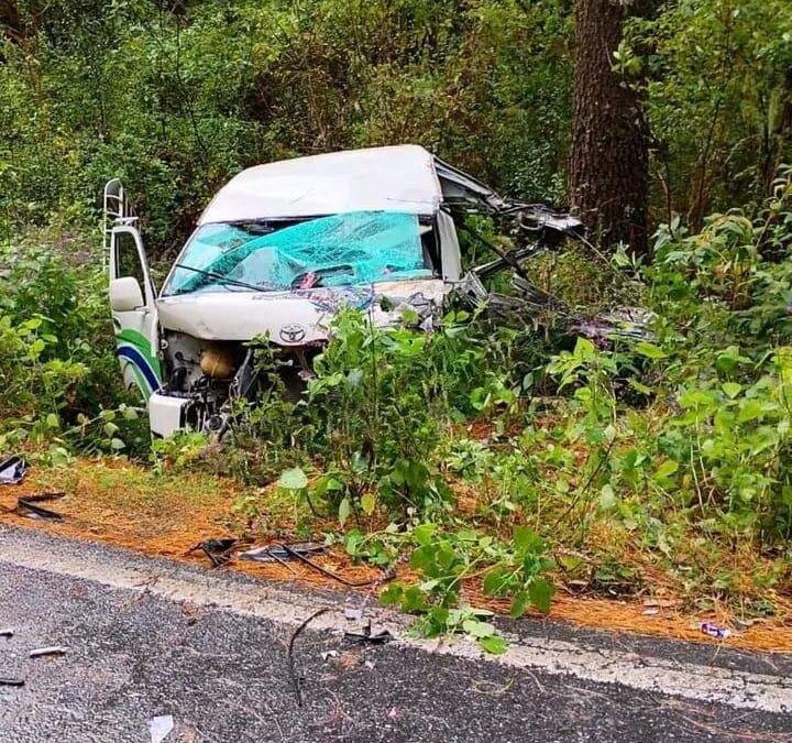 Se registra accidente de urban en la Sierra Juárez