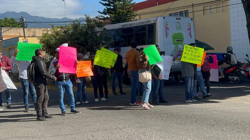 Trabajadores de Confianza del TSJE protestan para demandar pagos de aguinaldos