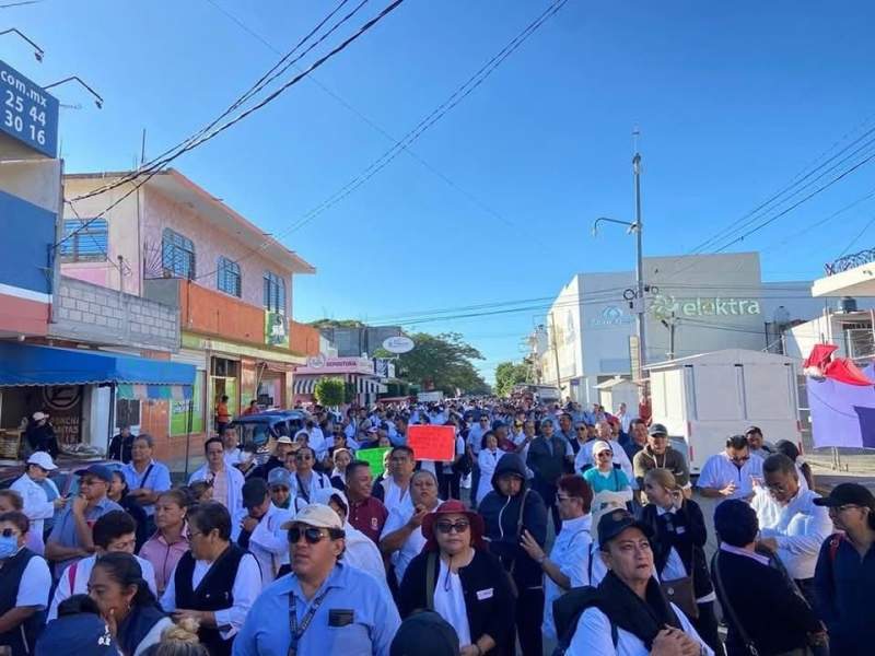 Trabajadores de Salud inician bloqueos en el estado; en la capital será en la Fuente de las 8 Regiones