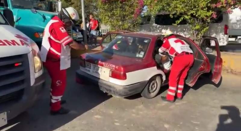 Tres personas lesionadas deja choque en Símbolos Patrios