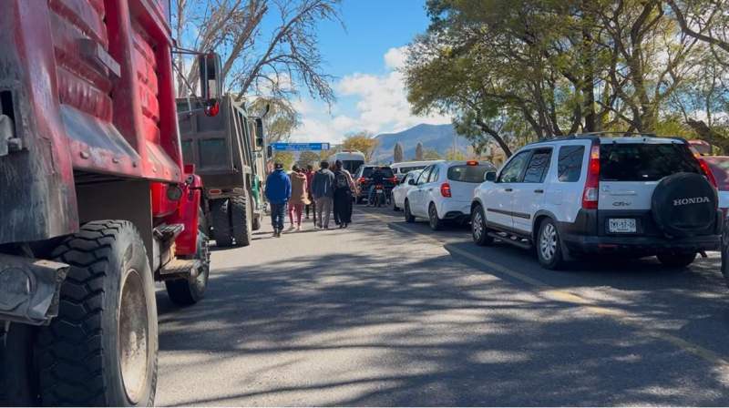 Transportistas y organizaciones hacen presencia en Mitla para recibir a Claudia Sheinbaum