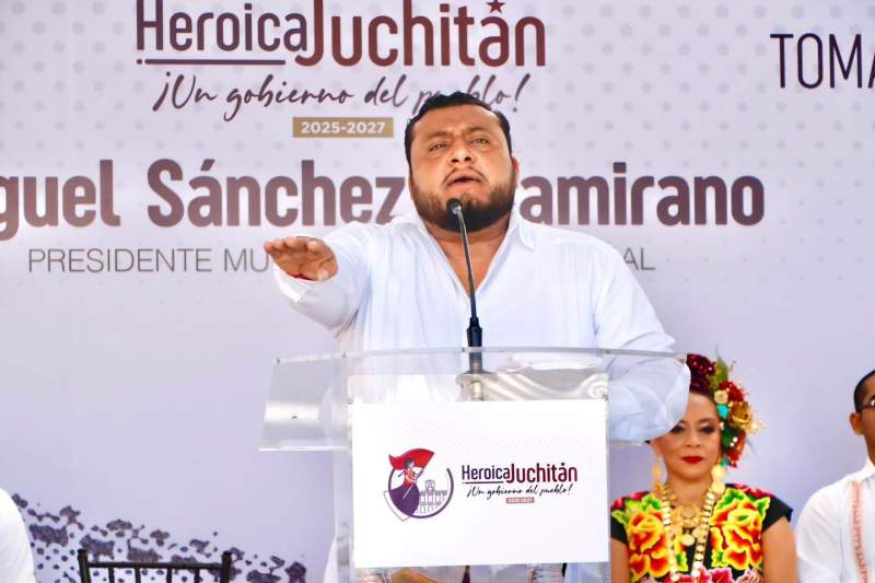Miguel Sánchez Altamirano toma protesta como edil de Juchitán