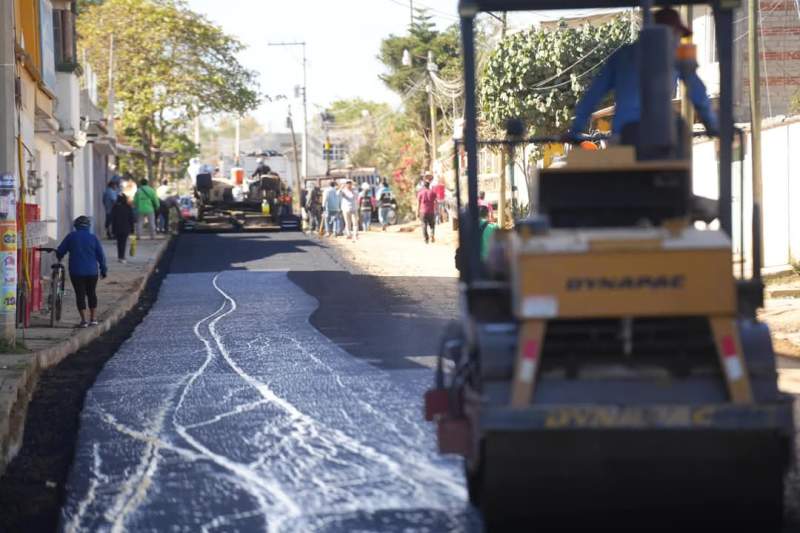 Avanza rehabilitación de vialidades en Santa Cruz Xoxocotlán