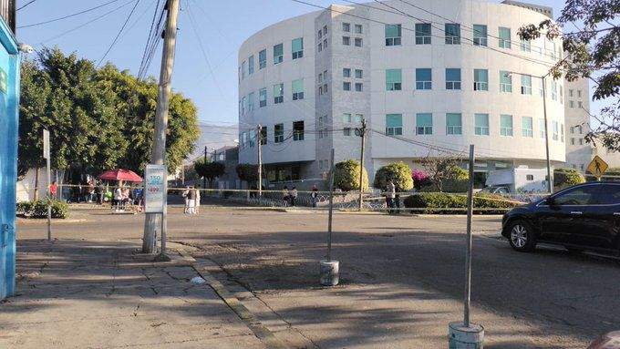 Con bloqueo, trabajadores del IEEA exigen sus derechos laborales; bloquean en la Colonia Reforma
