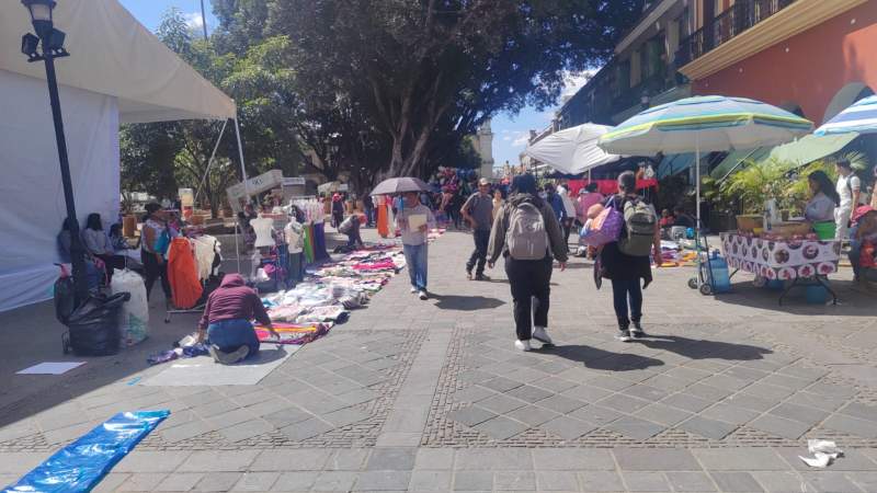Retiran a comerciantes que pretendían instalarse en la Alameda de León respaldados por el magisterio