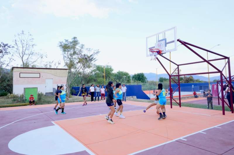 Transforma Gobierno de Oaxaca canchas de Huajuapan de León en zonas seguras para niñas, niños y jóvenes