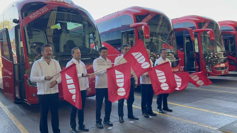 Encabeza Salomón Jara la presentación de 225 nuevas unidades del ADO en Oaxaca
