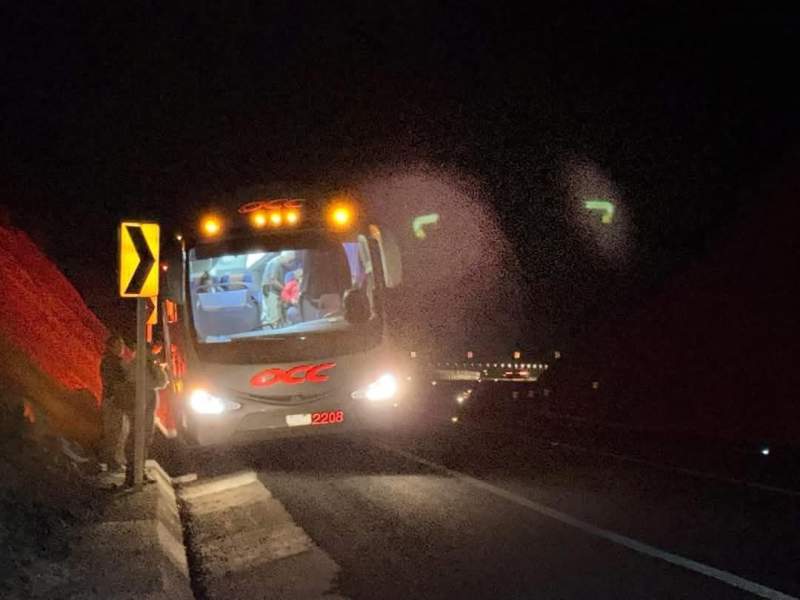 Autobús de la línea OCC deja varados a pasajeros que venían de Juchitán a Oaxaca, por malas condiciones del autobús