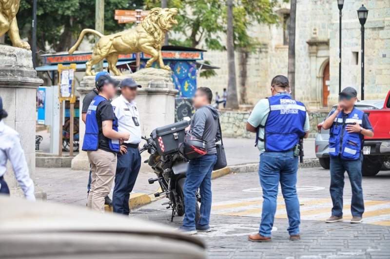 Asegura Semovi al menos cuatro motos que brindan servicio de transporte público sin autorización