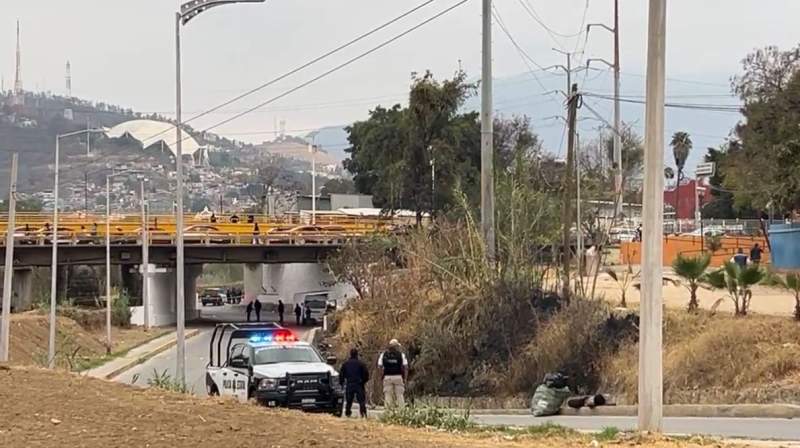 Hallan tres personas muertas debajo del puente del Parque del Amor