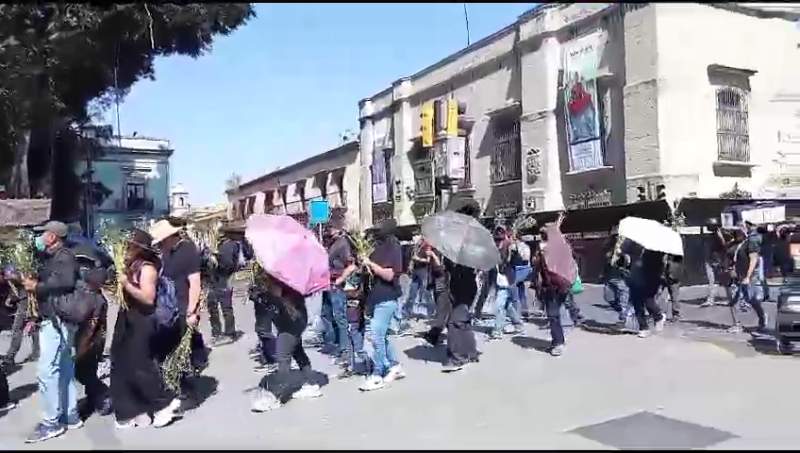 Marchan ex burócratas en el marco del Día Internacional de la Mujer