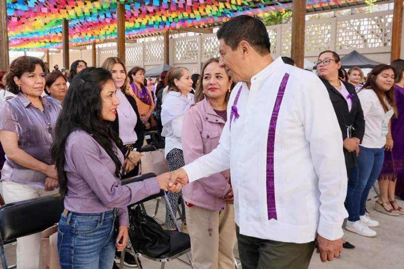 Reconoce Salomón Jara aportación de las mujeres a la transformación de Oaxaca