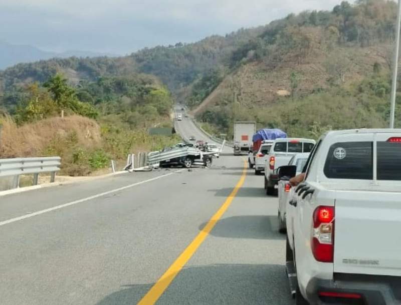 Reportan tres personas muertas ahora en la autopista Oaxaca – Costa