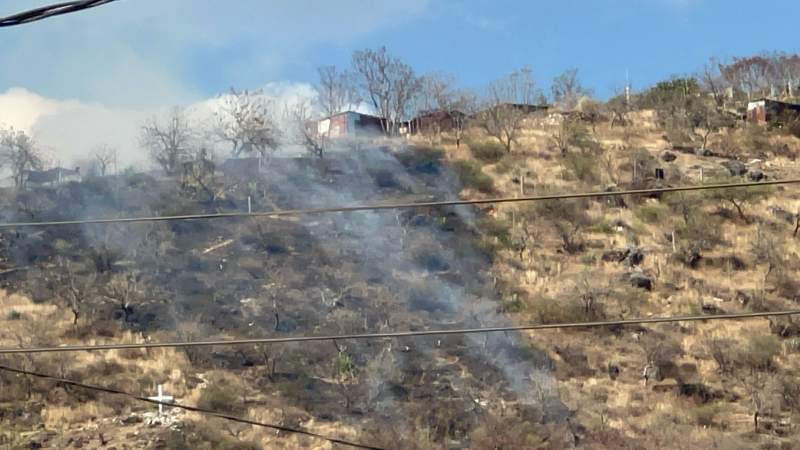 Se registra incendio en cerro de Pueblo Nuevo