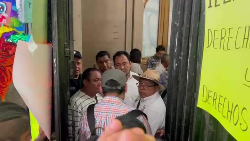 Entrega la Sección 22 de la CNTE su pliego petitorio