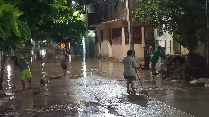 Disminuye nivel del agua en Secciones de Juchitán, tras desborde del Río Los Perros