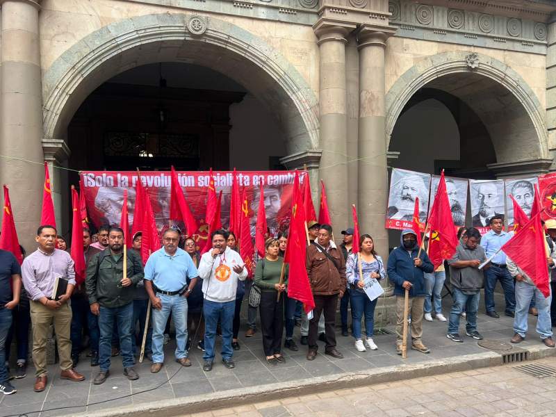 Inicia FPR plantón de 24 horas en Palacio de Gobierno; amenazan con movilizaciones en julio