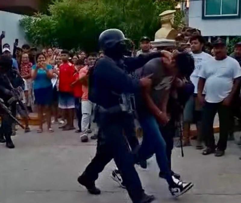 Rescatan a presunto cobrador de piso que iba a ser linchado en Álvaro Obregón