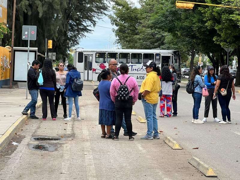 STEUABJO bloquea sobre Av. Universidad