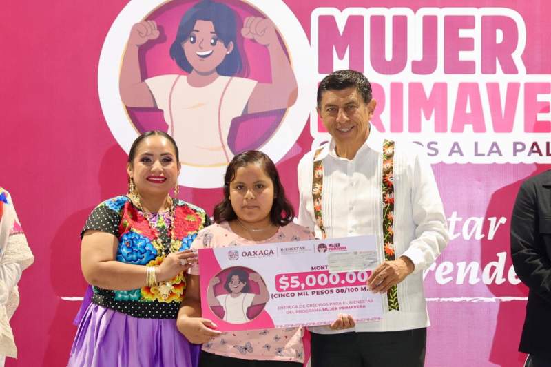 Aumenta Gobierno de Oaxaca oportunidades de emprendedoras con entrega de cheques Mujer Primavera, Créditos a la Palabra