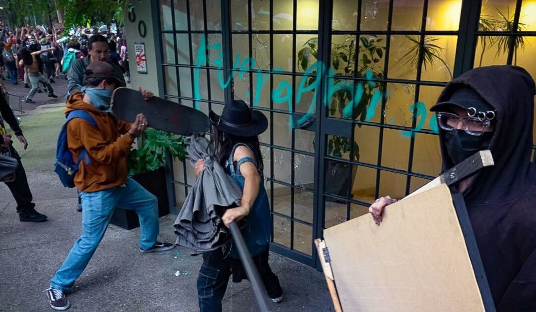 Policías acompañarán segunda marcha contra gentrificación en CDMX, sin armas