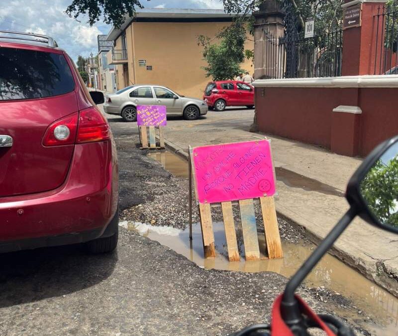Llaman adoptar un bache en Oaxaca