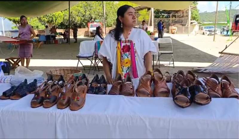 Ofrece Adidas disculpas públicas a Villa Hidalgo Yalalag por los huaraches “Oaxaca Slip On”