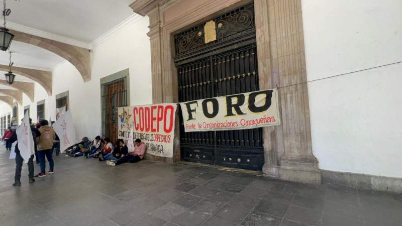 Tras bloquear todo el día, FORO se retiró del Palacio de Gobierno por la noche