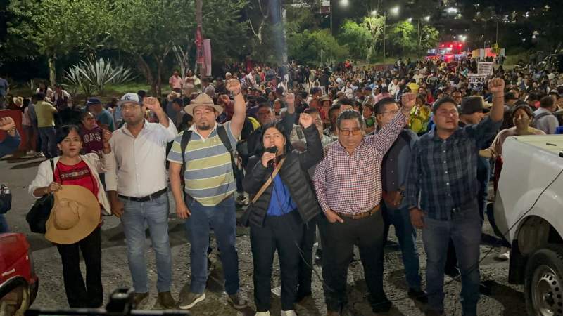 Abandonan organizaciones sociales a la Sección 22 en protesta contra Claudia Sheinbaum