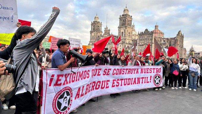 Encapsulan a estudiantes de la FNERRR en la Ciudad de México