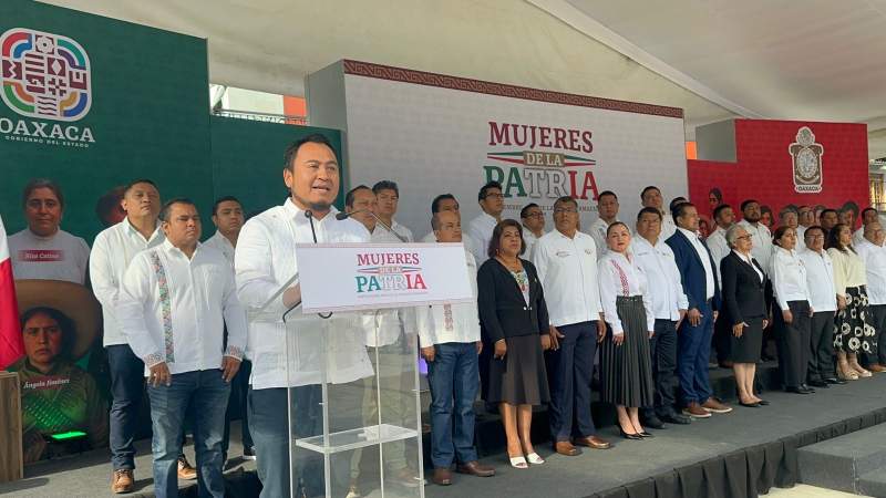 Es tiempo de las mujeres; resalta Emilio Montero durante su discurso en el Izamiento de la Bandera