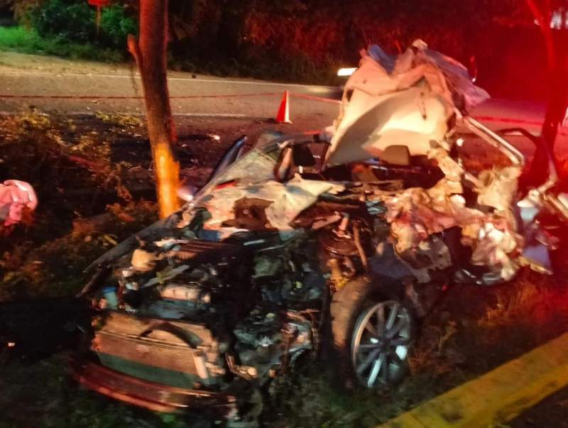Mueren dos personas en Huatulco tras accidente