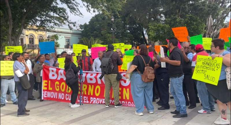 Protestan choferes y administrativos de Tusug y Choferes del Sur, ante riesgo de ser despedidos