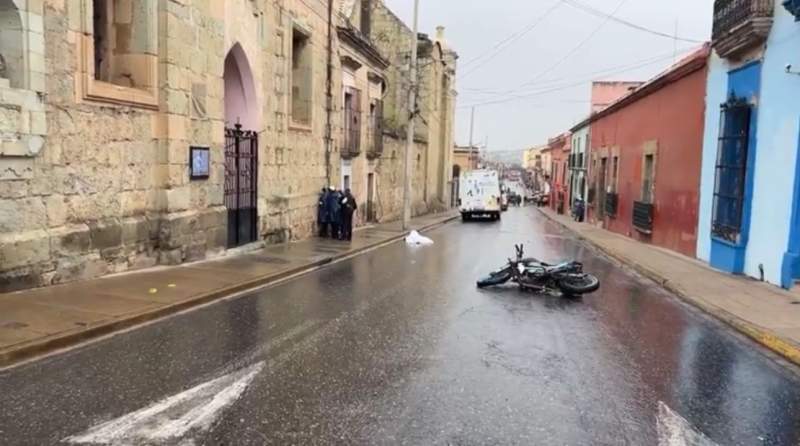 Reportan libre al chofer que atropelló a un motociclista en el centro de la ciudad
