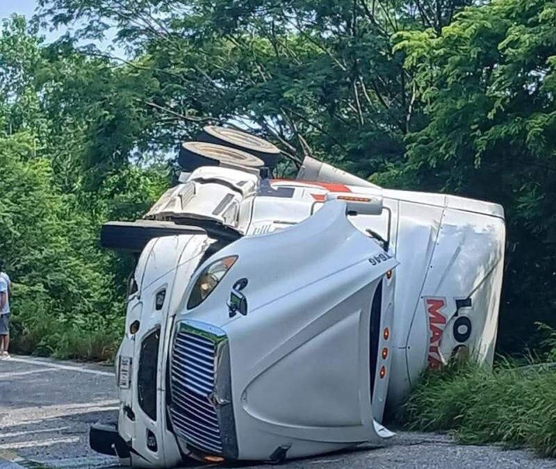 Saquean tráiler en la región del Istmo
